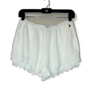 ⭐️Kendall & Kylie White Scalloped Hem Shorts